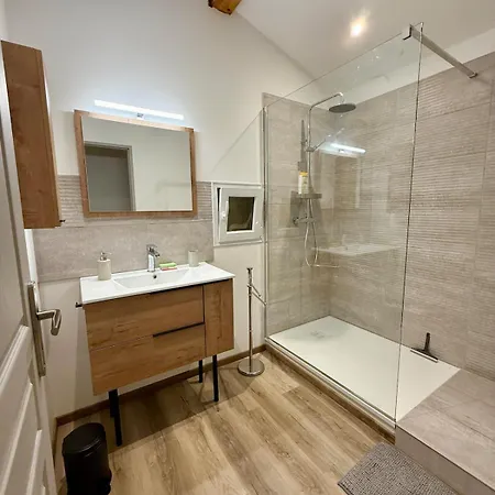 La Fontaine Des Prés - Climatisation, Terrasse, Parking Et Piscine Partagée Appartement *